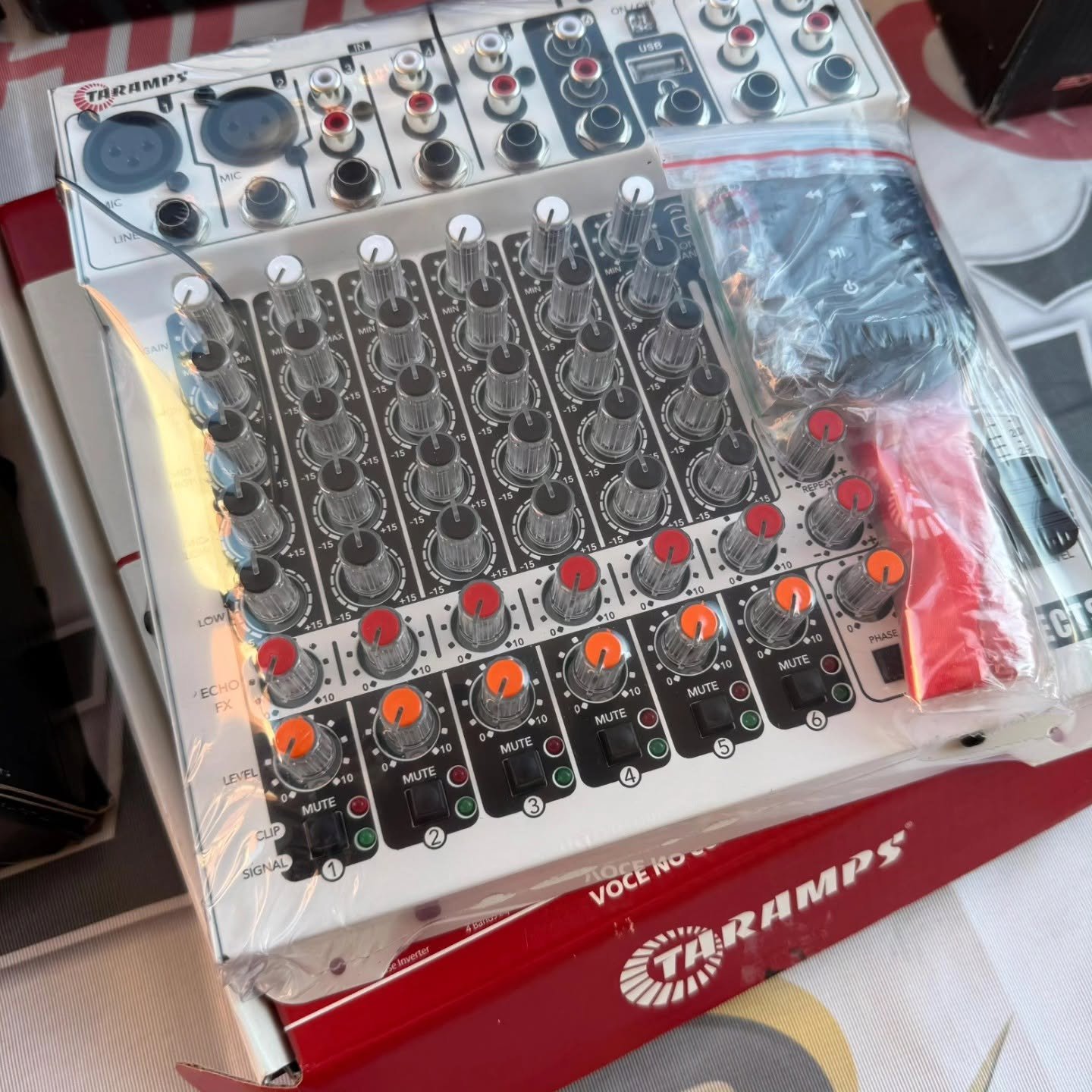 Consola Mezcladora de Audio Taramps T-0602 Player FX (6 Canales / 12V / RGB)