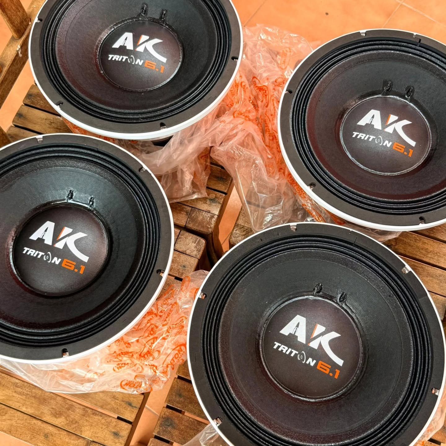 Woofer Alto-Falante Triton AK 6.1 (12" / 3050W RMS / 6100W PM)