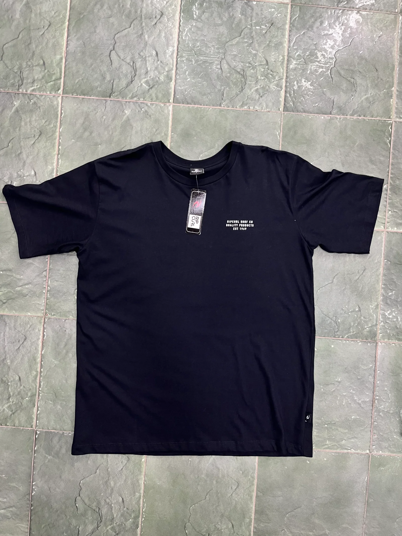 Remera oscura RC
