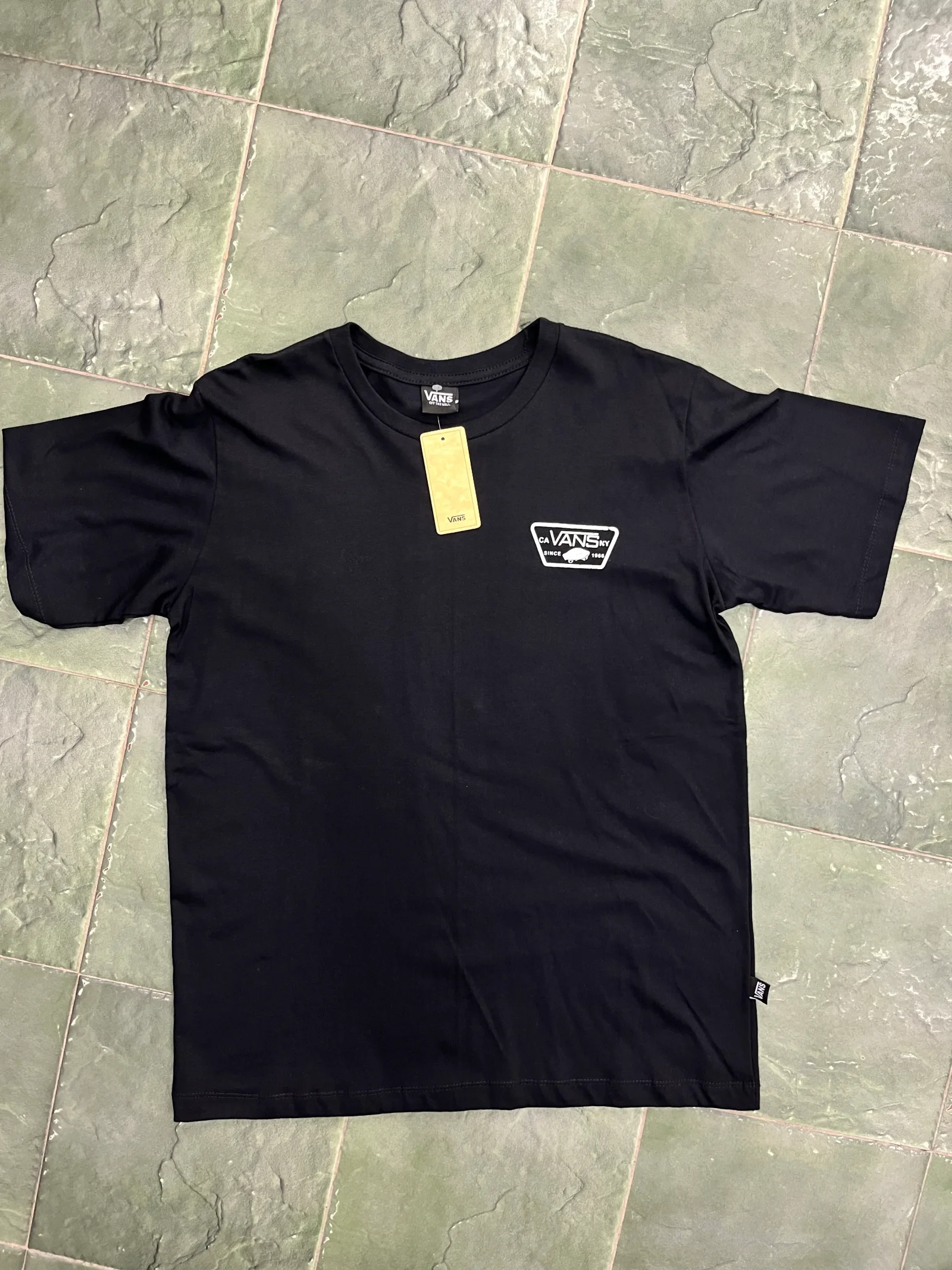 Remera oscura V